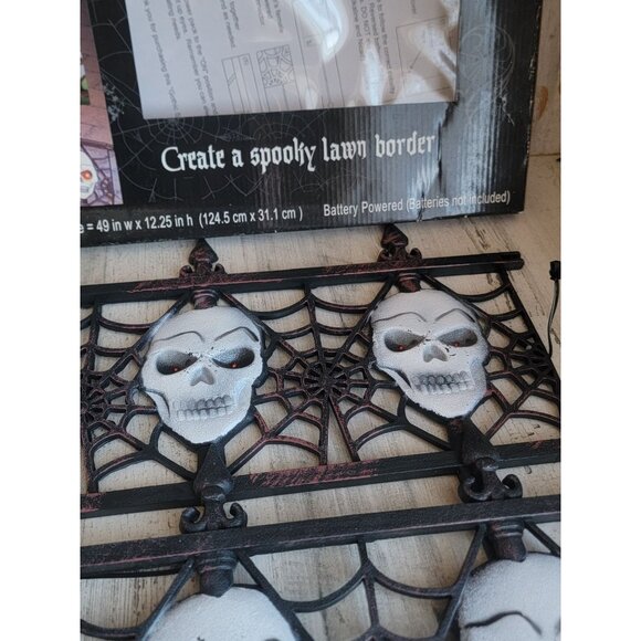 Gothic skull fence light up Halloween prop lawn decor home - Picture 7 of 10